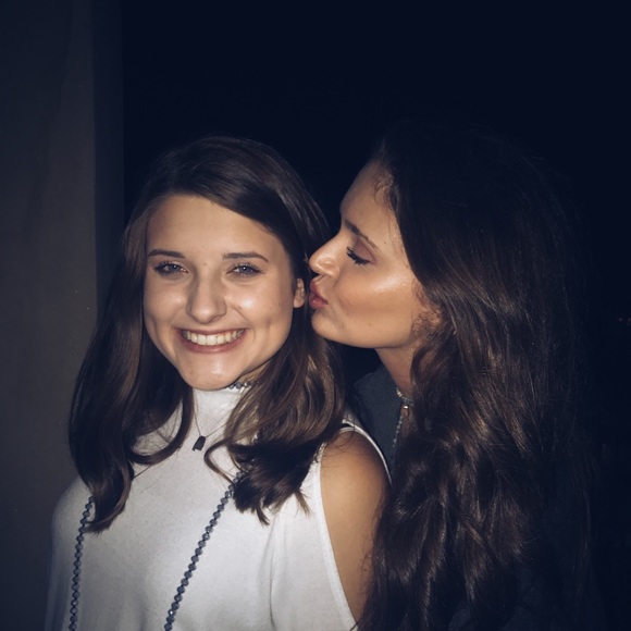 Meet your Posher, Allie - Picture 1 of 1